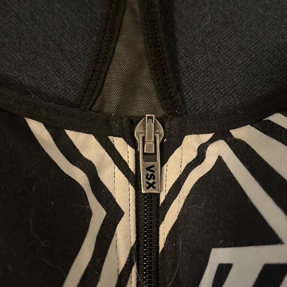 VSX sports bra 36B - Picture 3 of 7